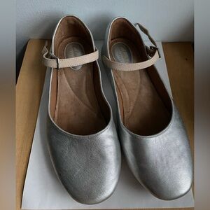 Clarks Artisan Ballet Flats